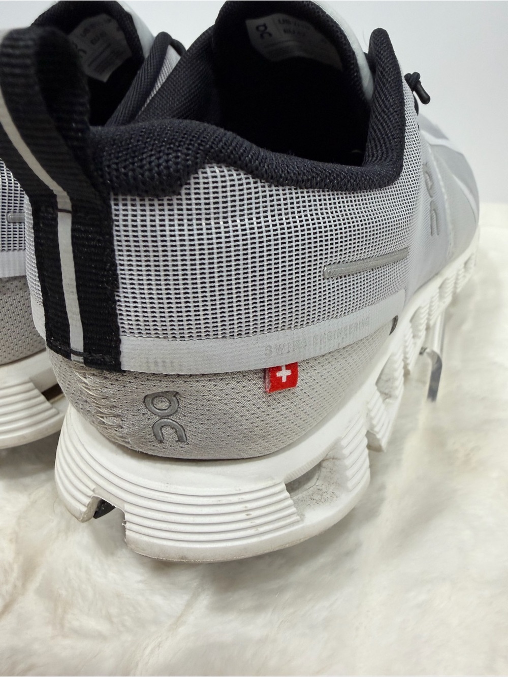 On - Cloud 5 Woman’s Waterproof Sneakers in GLACIER. Excellent Condiiton SZ 10 - Picture 6 of 15
